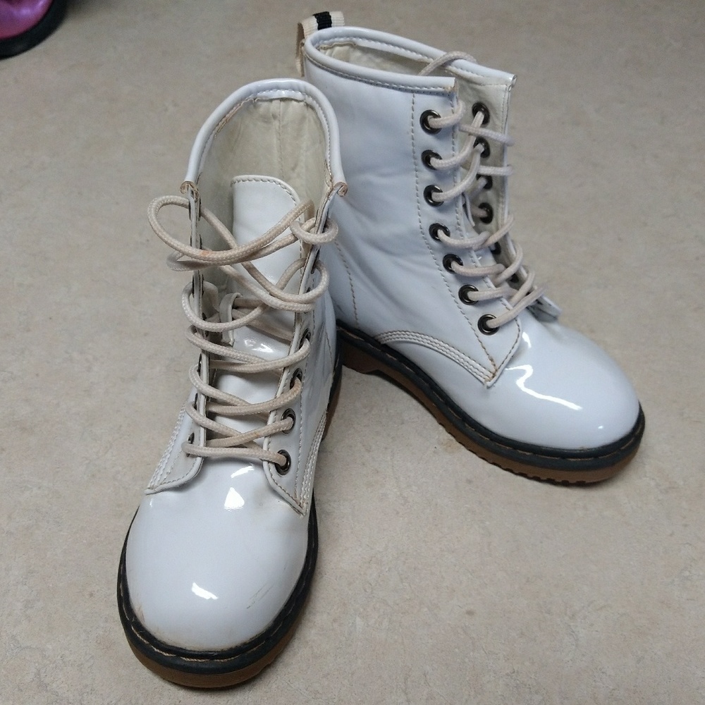 Shiny White Kid's Boots | Link